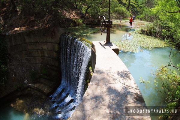 Seven Springs Waterfalls Rodosz vízesés