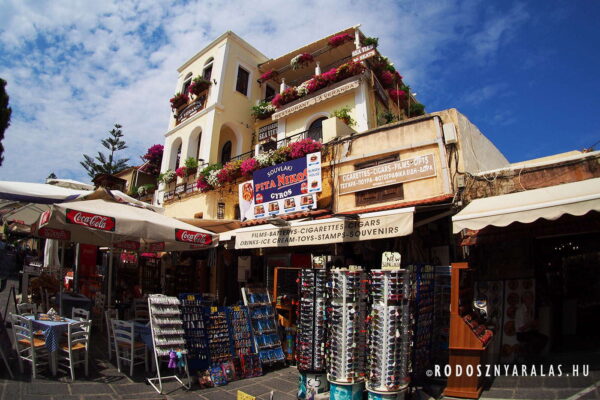 Rodosz óváros üzletek és éttermek a Zsidó mártírok terén
