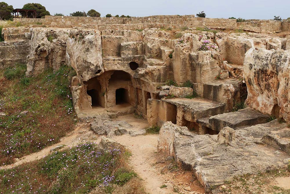 Páfoszi királysírok, a város legjobb látnivalói ((Archaeological Site of the Tombs of the Kings)